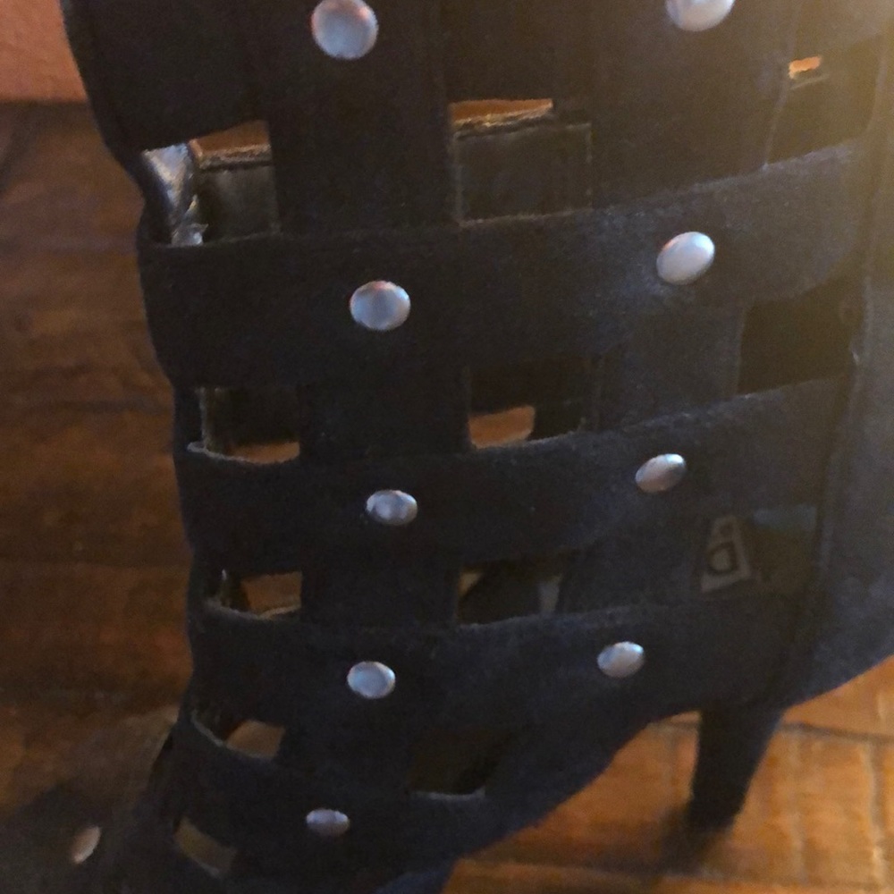Shoes - Picture 5 of 5